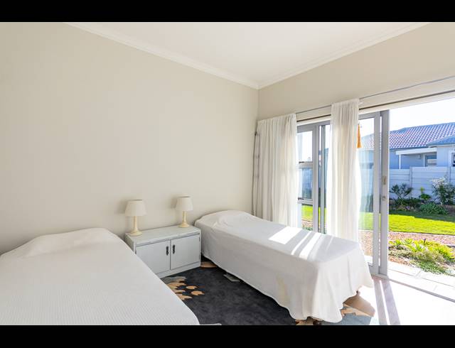 4 BEDROOM FREESTANDING TO LET IN SUNNINGDALE